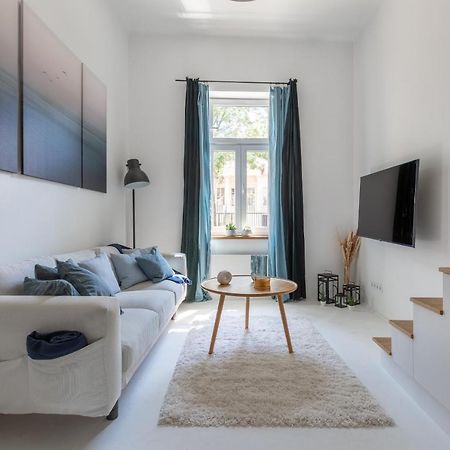 Black And White Apartment Budapest Exterior photo