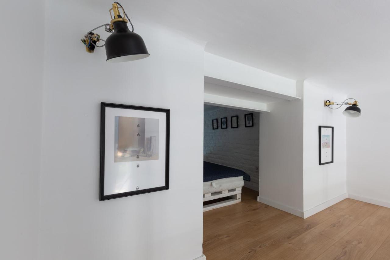 Black And White Apartment Budapest Exterior photo