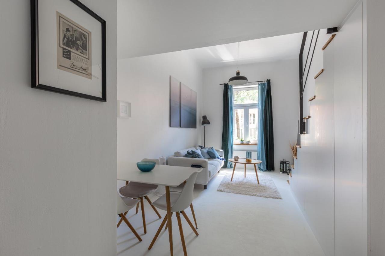 Black And White Apartment Budapest Exterior photo