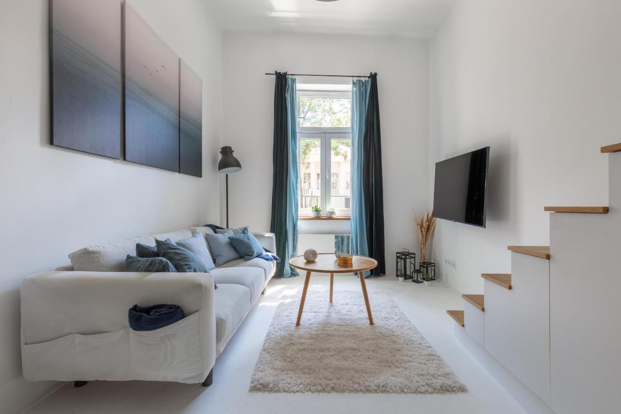 Black And White Apartment Budapest Exterior photo