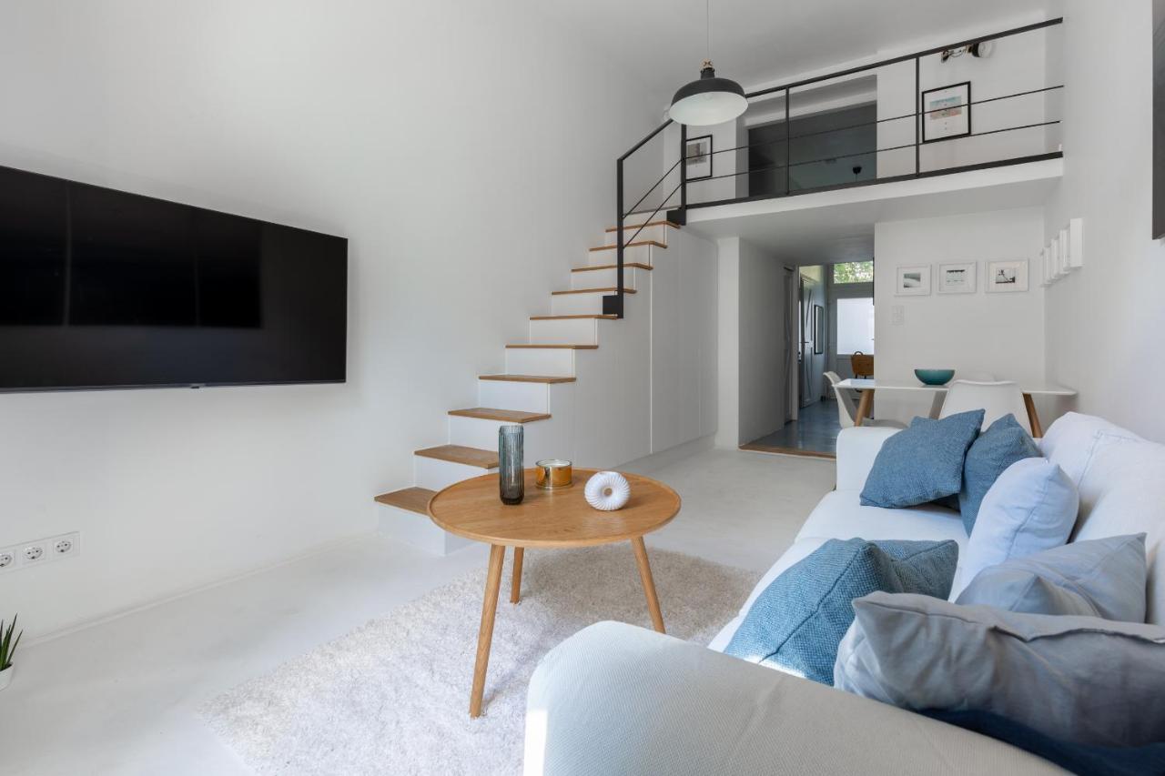 Black And White Apartment Budapest Exterior photo