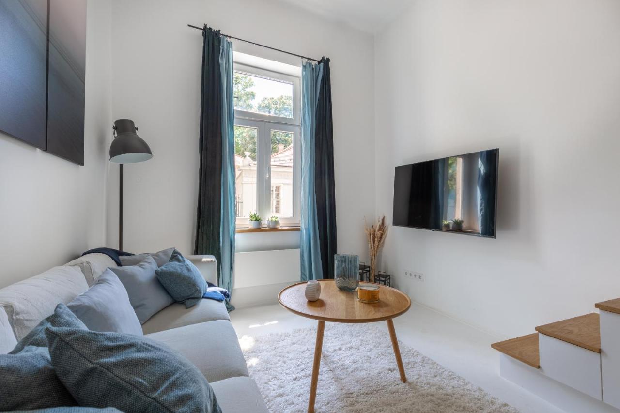Black And White Apartment Budapest Exterior photo